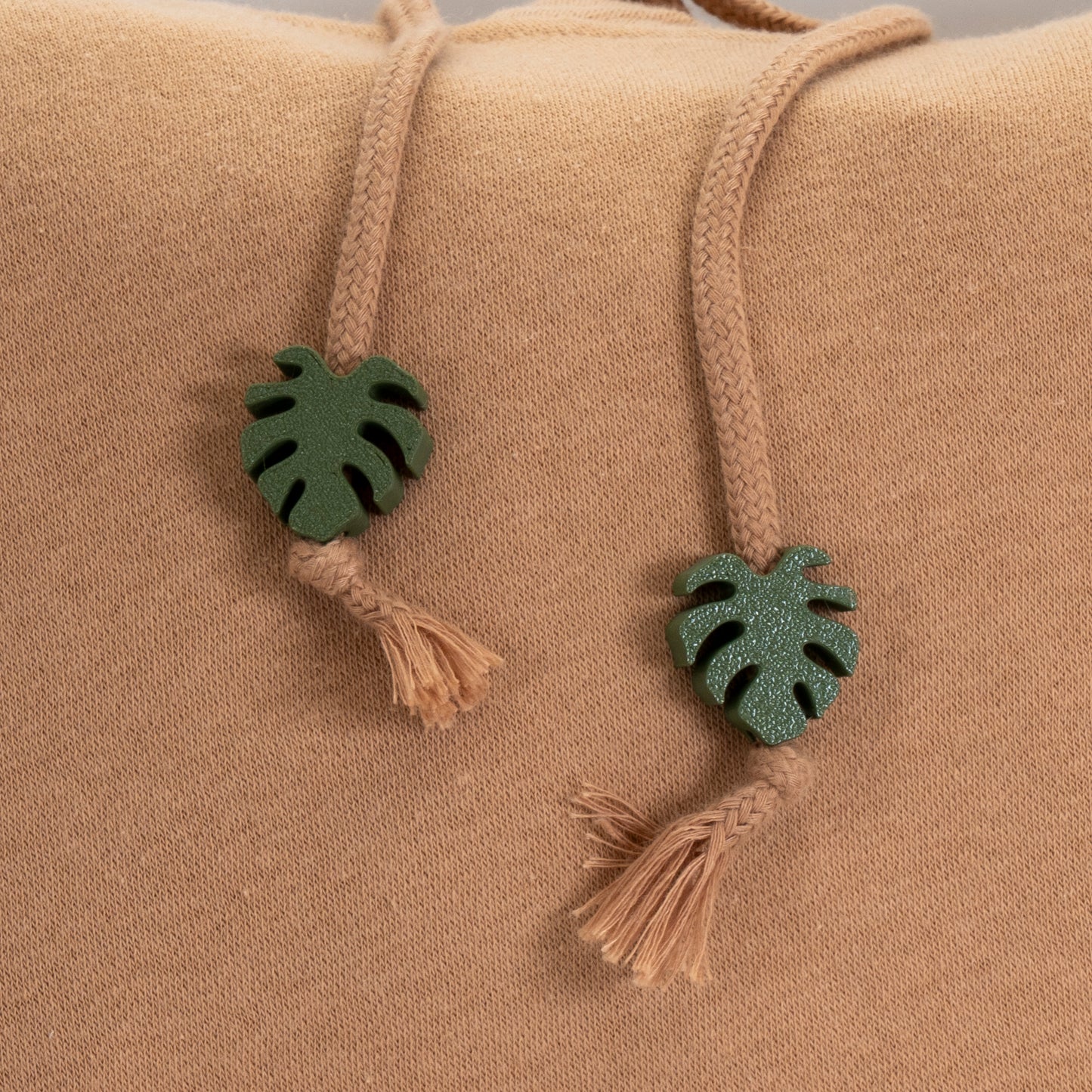 Monstera String Charm